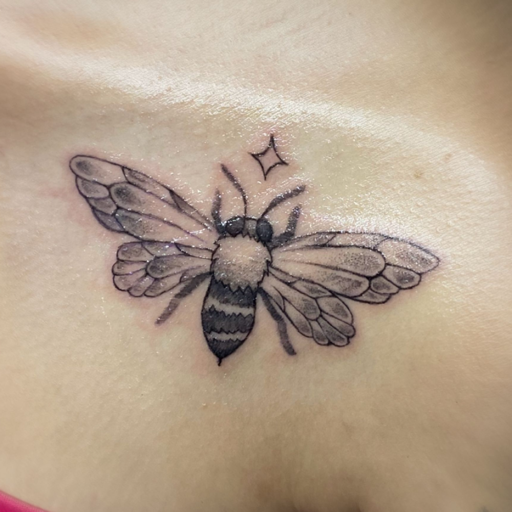 Tatuagem Geek fine line ABELHA extra